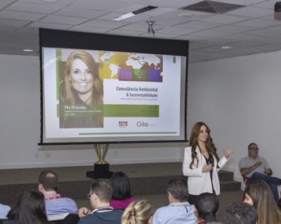 15/07/2019. Credito: Euler Junior/Oito_Comunicacao. Itabirito - MG. Brasil. 
Junia Carvalho durante palestra na Femsa, sediada em Itabirito.